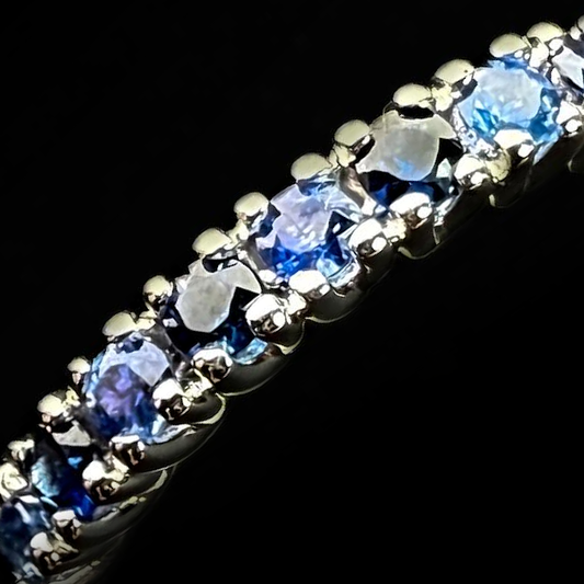 Karališkųjų mėlynų safyrų juostelės žiedas