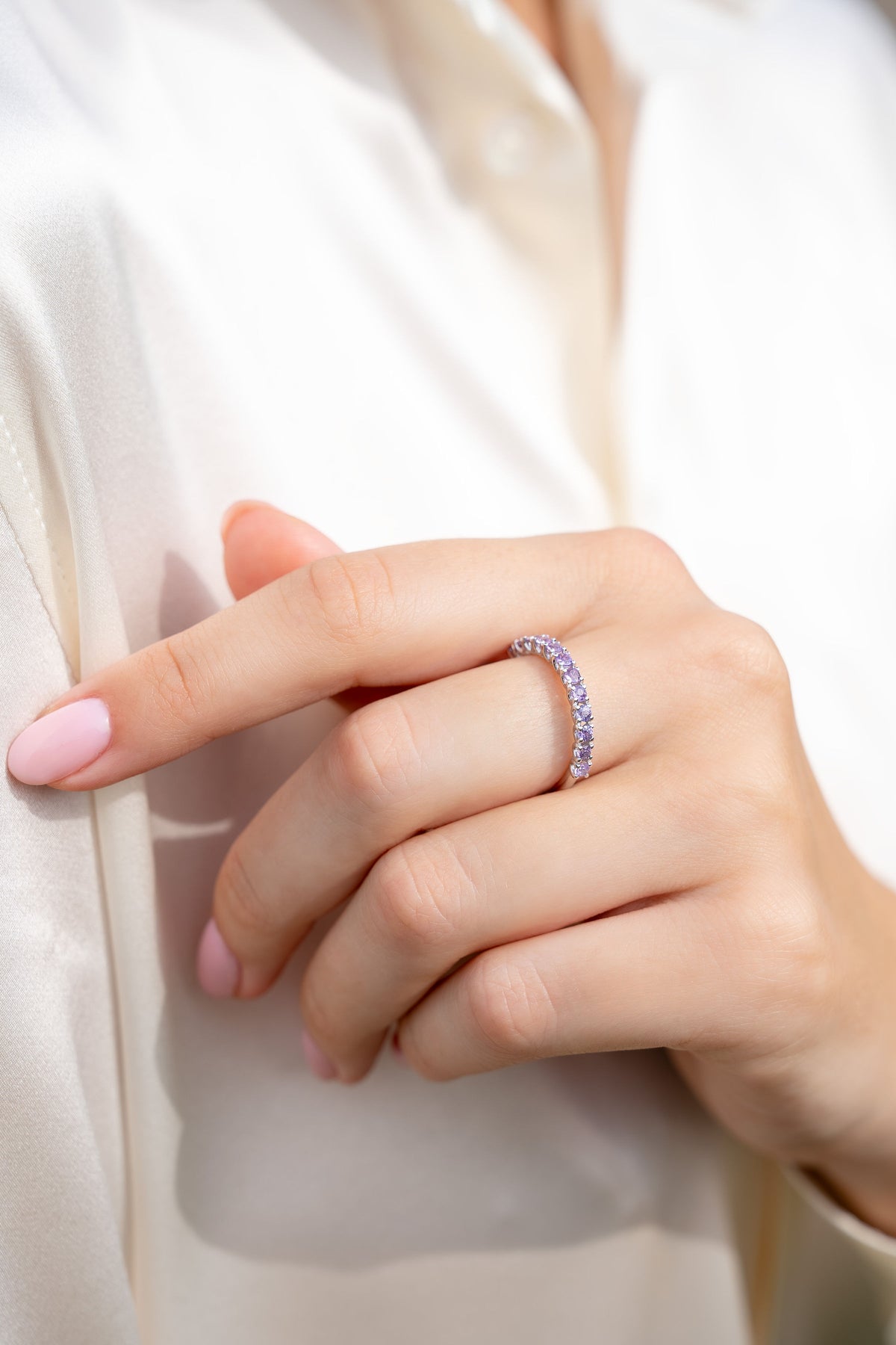 14K White Gold Ring with Delicate Lilac Sapphires
